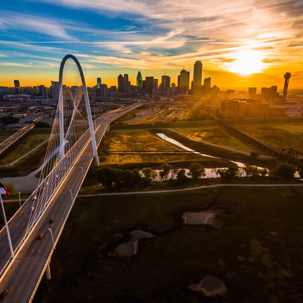 Dallas commercial litigation lawyer courthouse